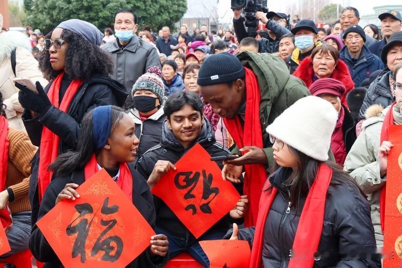 全国多地开始放大招，查三非老外。现在举报非法入境、滞留或者就业的外国人，一经核实