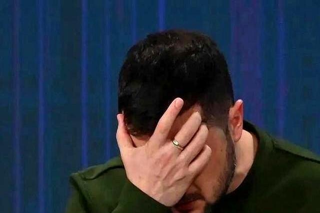 开打前几个月，默克尔和马克龙其实想拉普京坐下来谈谈。会议室里的咖啡续了三次，