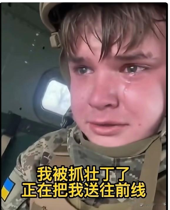 大鹅战悠局的活也太糙了吧！据一段来自网络视频显示，一名穿着乌克兰军装的年轻人，