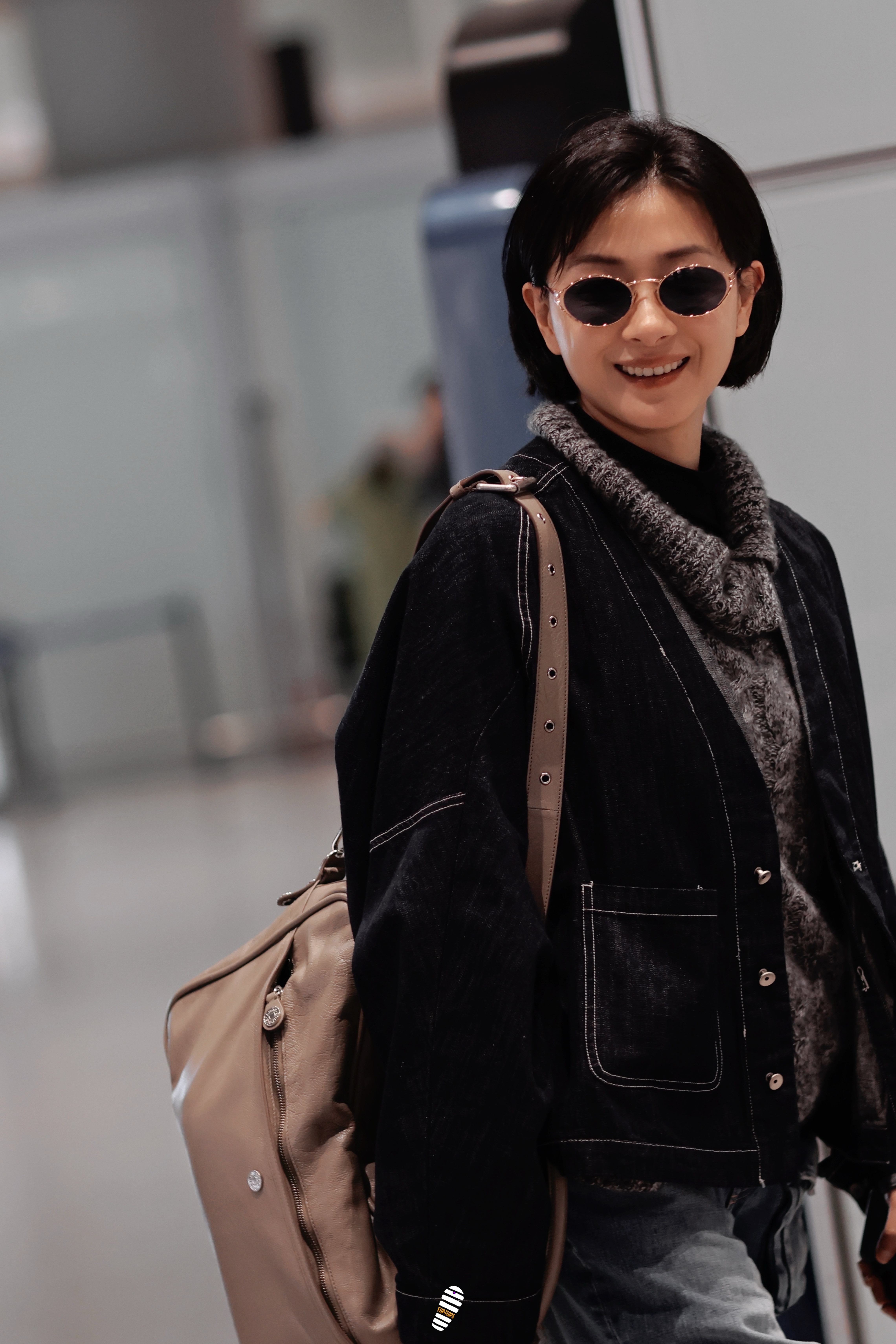 万茜wq万茜朱雀堂wq万茜八千里路云和月笑意在眼尾晕开，连春风都放轻