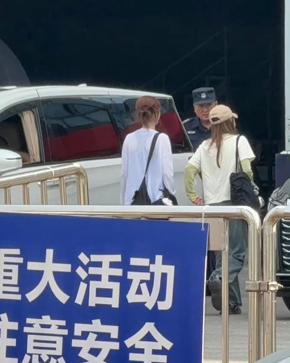 张慧雯因肠胃炎去急诊一向低调踏实努力前行，张慧雯却意外遭遇病痛侵袭，肠胃炎发作