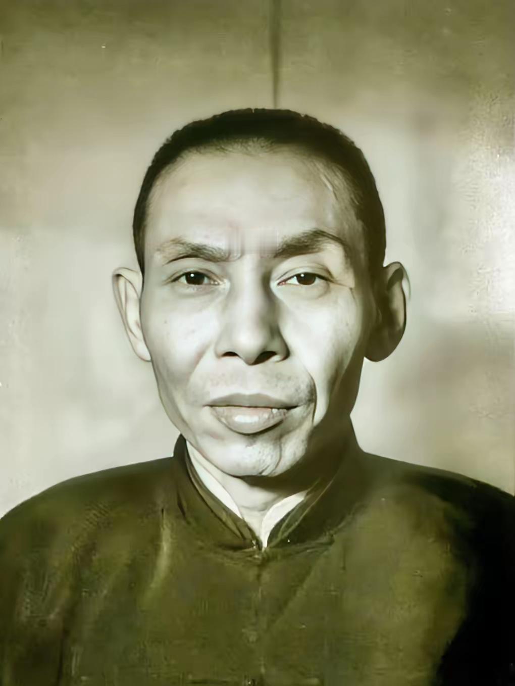 杜月笙说过一句特别狠的话：“别总想着和别人建立深厚的关系，君子从来不跟任何人走