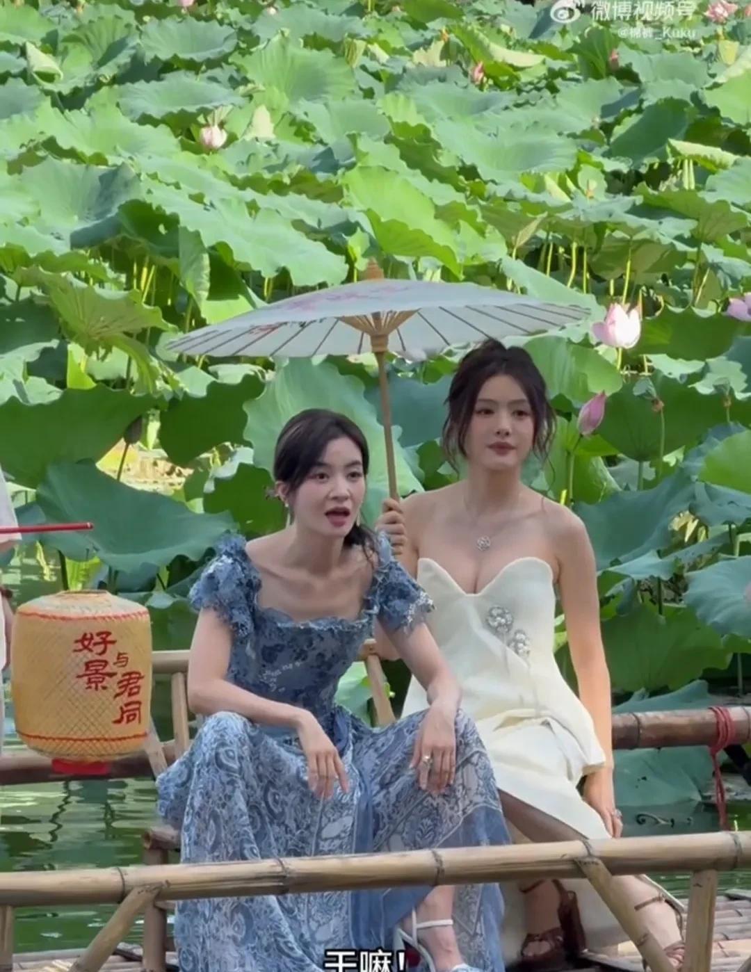 李晟，一不小心又把小燕子放出来了。李晟和蔡文静游湖，李晟豪放的坐姿引起路人调侃