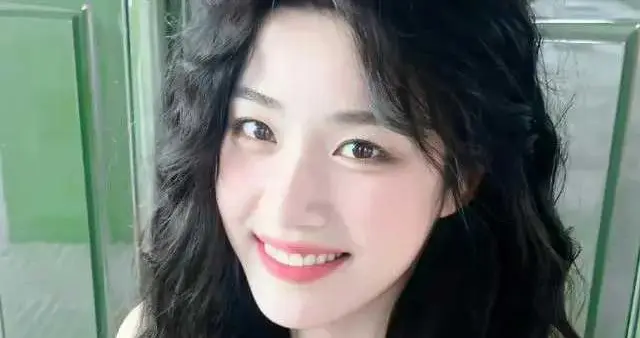 卢昱晓实力爆红：哪是老天喂饭，这是内娱大门的破局者！