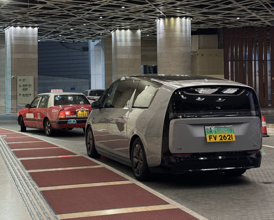 香港简直是MPV的天堂，当地人特别喜欢，又名“保姆车”，理想暂时没有大规模出海的