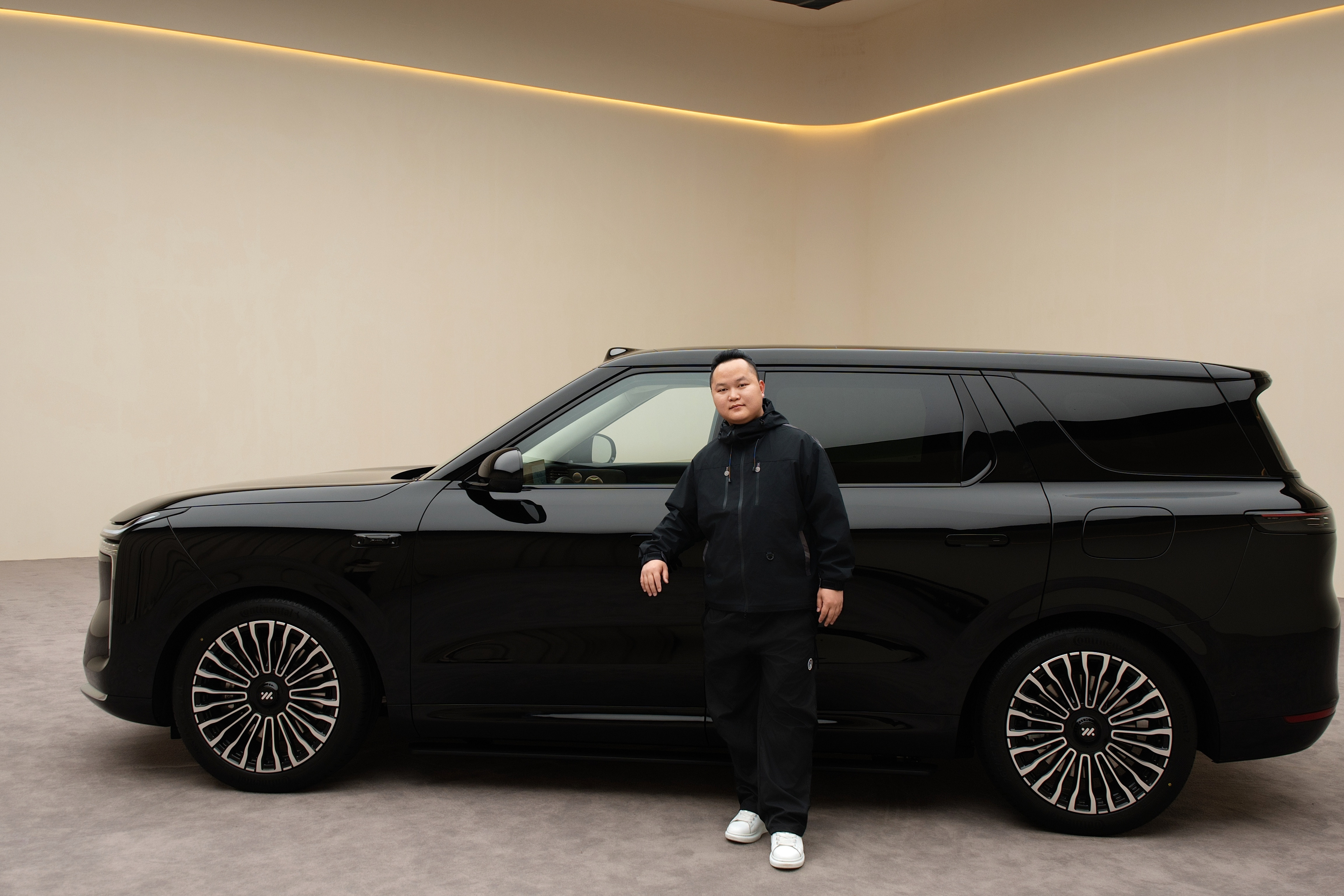 刚看完智己LS8实车，现场看气场一点没缩水，线控底盘，有点东西～4D按摩座椅力度