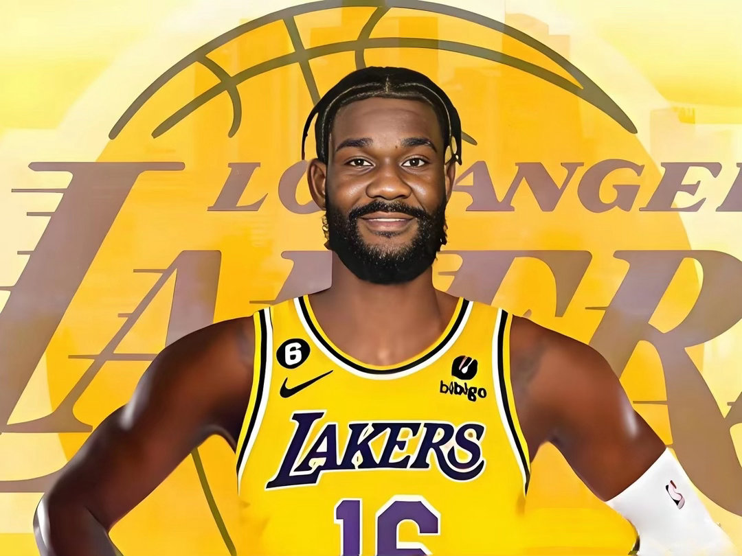 艾顿啊艾顿，他也算开了个先河吧！！在我印象中，他应该是第一个正值当打之年却被球队