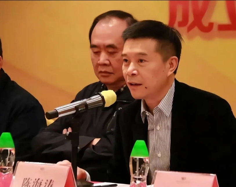 陈海涛请客吃饭！昨天晚上19点左右，广东男篮所有人齐聚宏远酒店，投资人陈海涛请