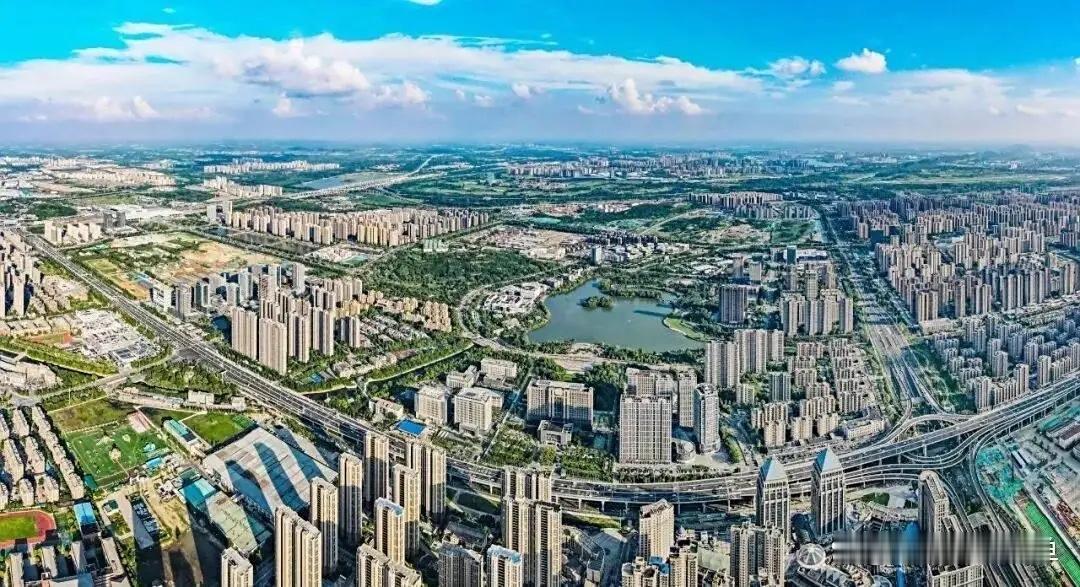 网上有个观点，中国的小区物业管理模式，不是资本主义的，也不是社会主义制度的，是腐