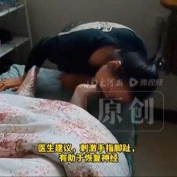 河南开封的这件事，真的看一次哭一次。七年前男人为了救个3岁的孩子受了重伤，直接成