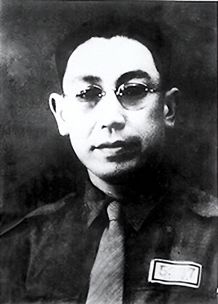 1948年，毛人凤带特务闯进郭汝瑰家，但眼前的一幕却让众特务愣住了：饭桌上，只有
