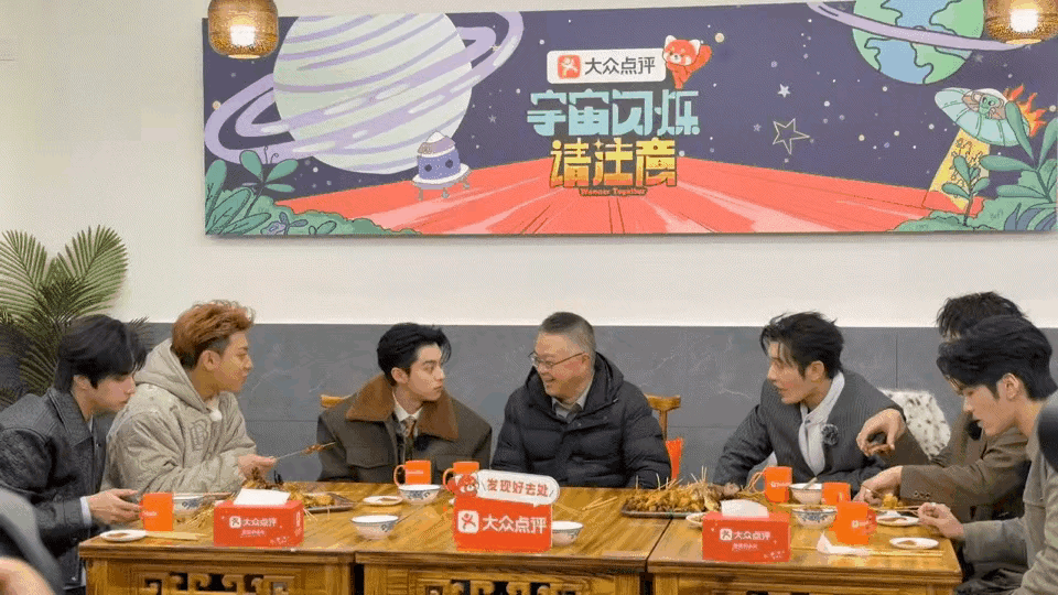 【黄晓明喊错辈分翻车现场！48岁叫53岁"叔叔"，王鹤棣机智救场】黄晓明这