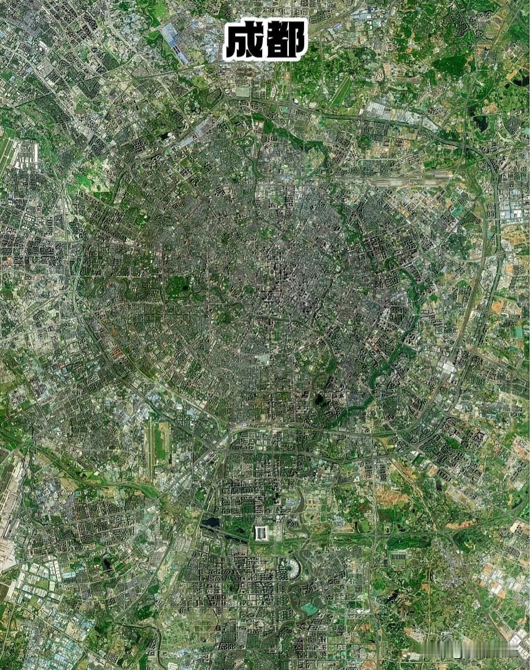 成都建成区着实广阔，果真比大城市还要大上许多，大得令人惊叹。至此，终于明白成都人