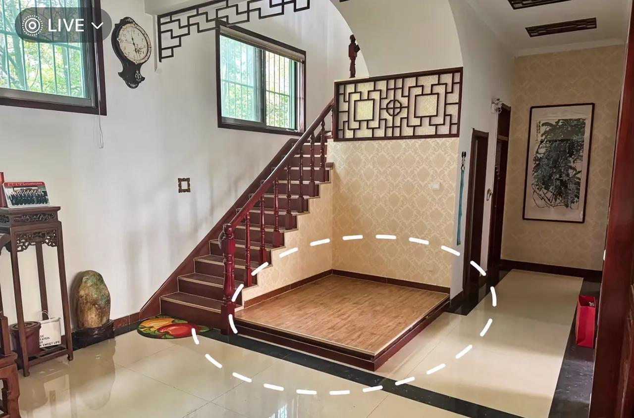这个地方能干什么用？十年前老家自建房楼梯旁边留了这么一块地方，除了摆过几次花外