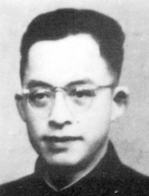 1949年4月，渡江战役中宁杭公路沿线遍布国民党溃兵丢弃的装备，被俘的国民党少将
