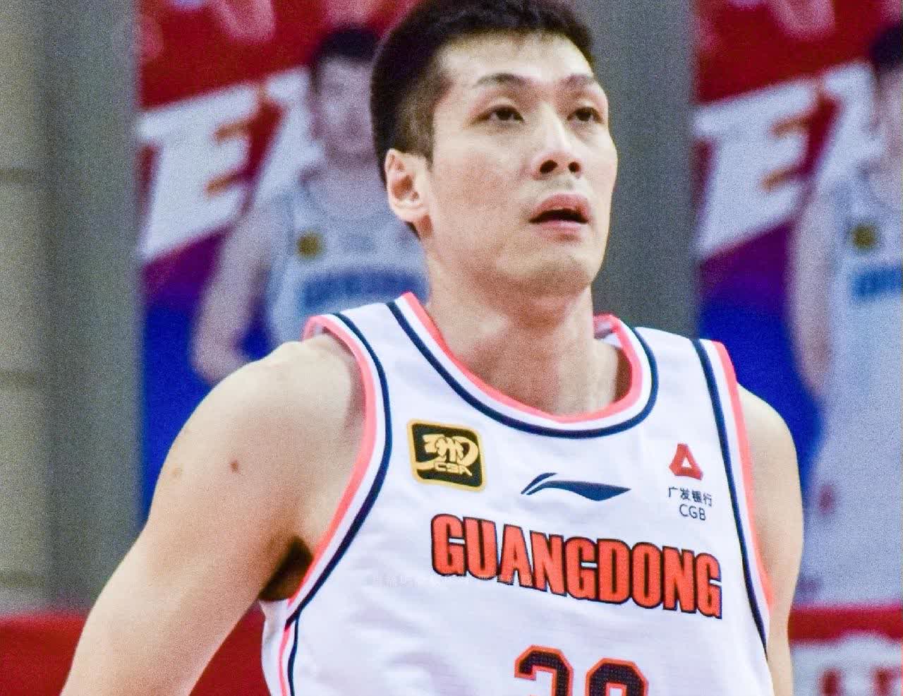 广东宏远经常这样的，真让人无法理解，当年的杜锋、王仕鹏、朱芳雨、易建联，明明还有