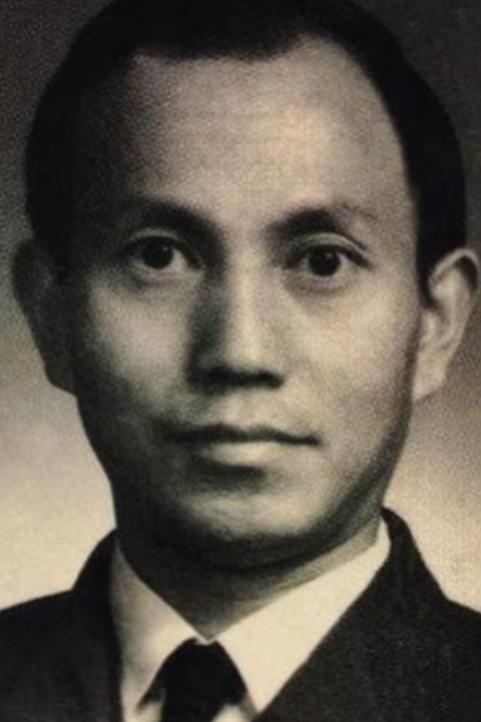 1941年皖南事变后，党组织给了他1000美元，让他去做生意，做什么不管。但是，