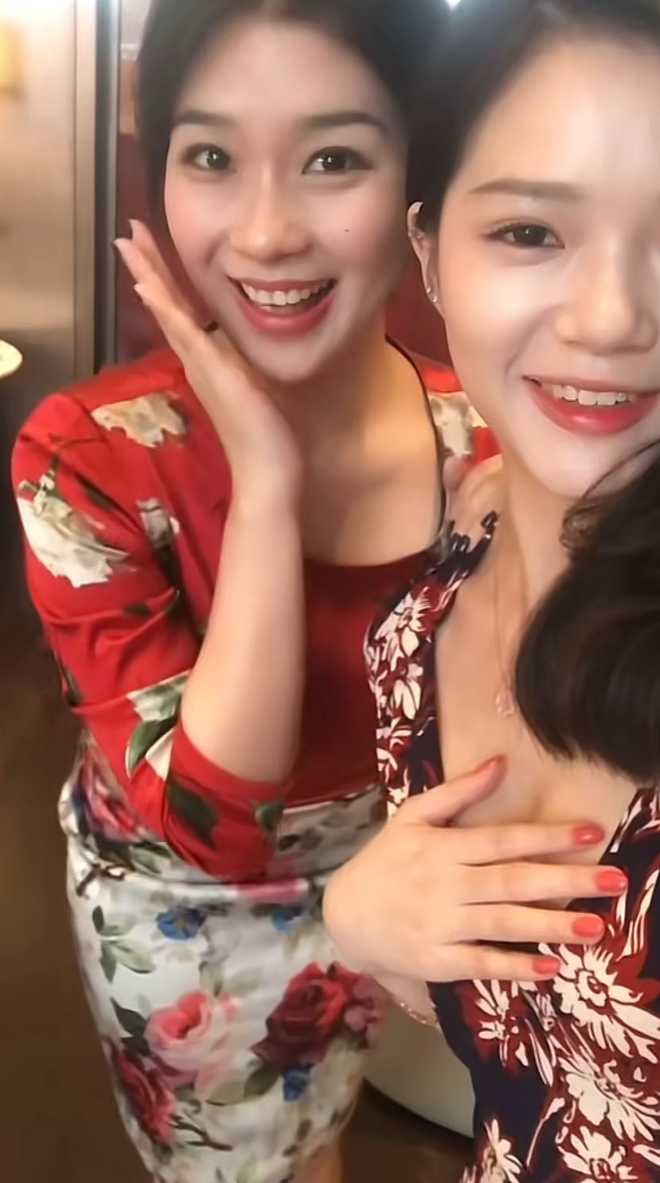 她怎么做到身材丰盈脸那么小的
