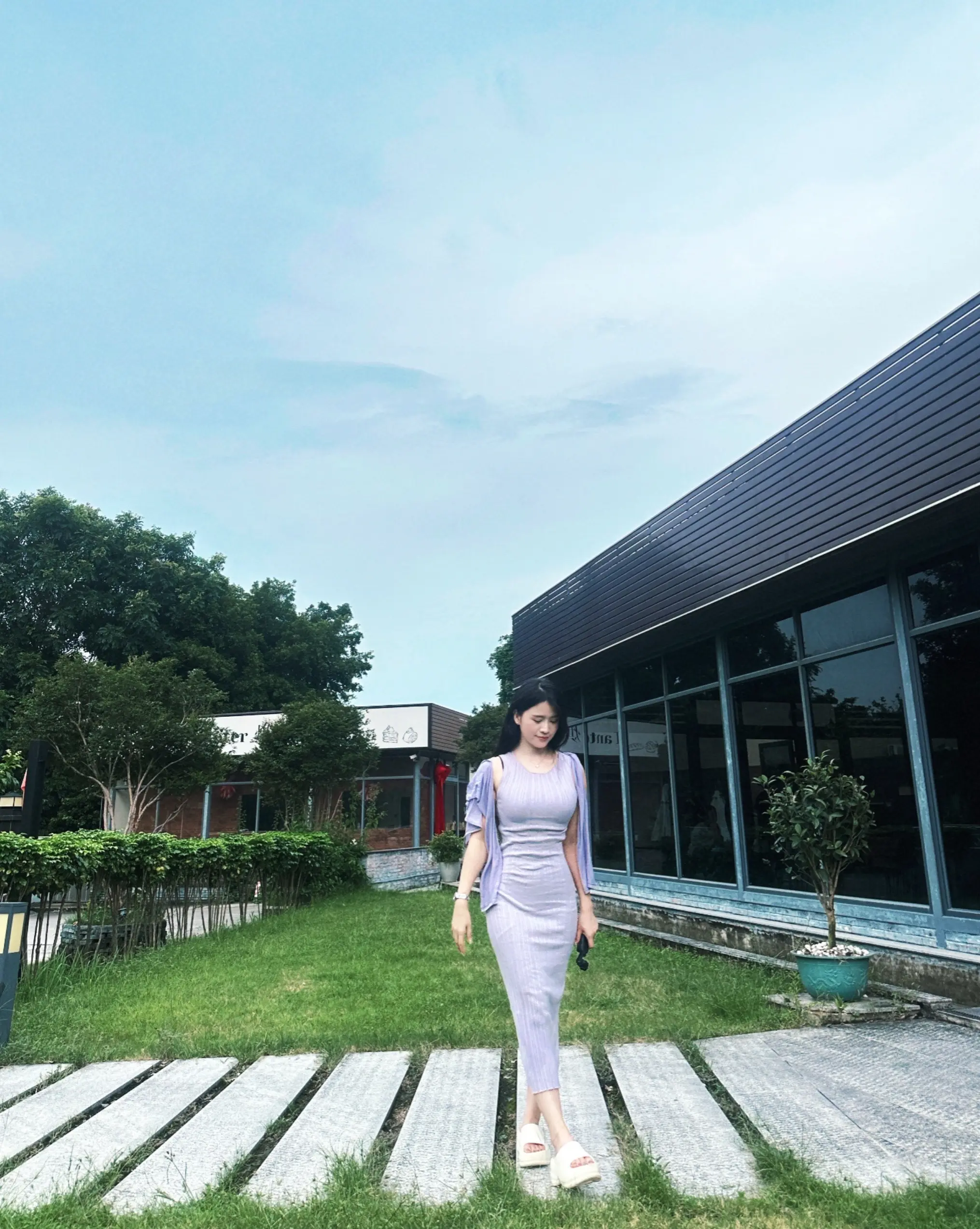 我们又不熟 叫我美女就好了。