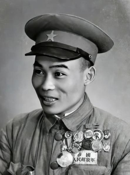 抗美援朝的超级战斗兵王，他们不是神却做出了比肩神明的事。肠子塞回肚子接着打，零伤