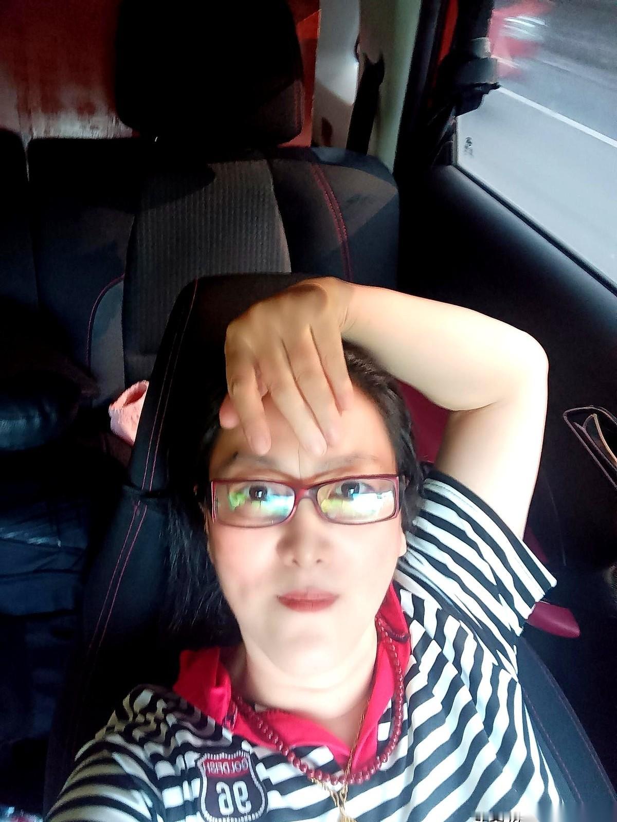 一对加起来快150岁的夫妻，把重庆的房子卖了。你是不是觉得他们疯了？他们反手