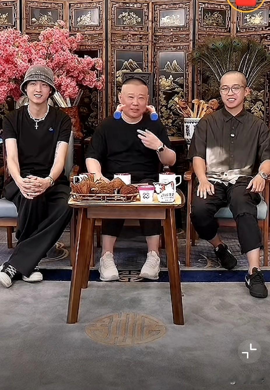 网传天津德云社开业，郭德纲邀请的五桌同行都没有来，王惠气得在门口痛哭！这事被