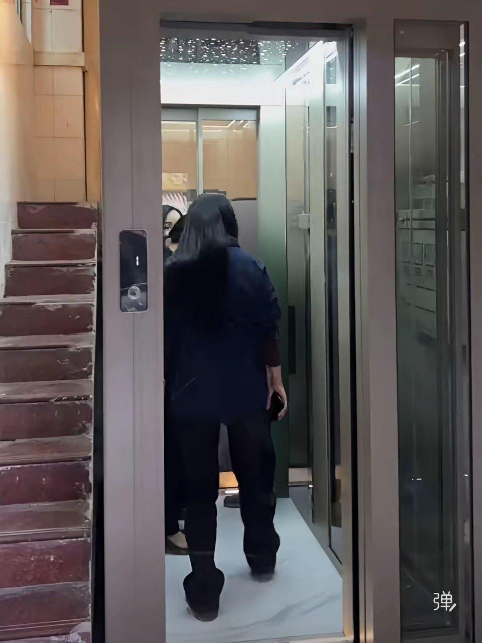 这电梯安装后弊大于利吧？​​​