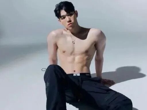 有一说一，这4位健身LOL选手，谁的身材最好1：体育生代表Oner2：悄悄惊艳所