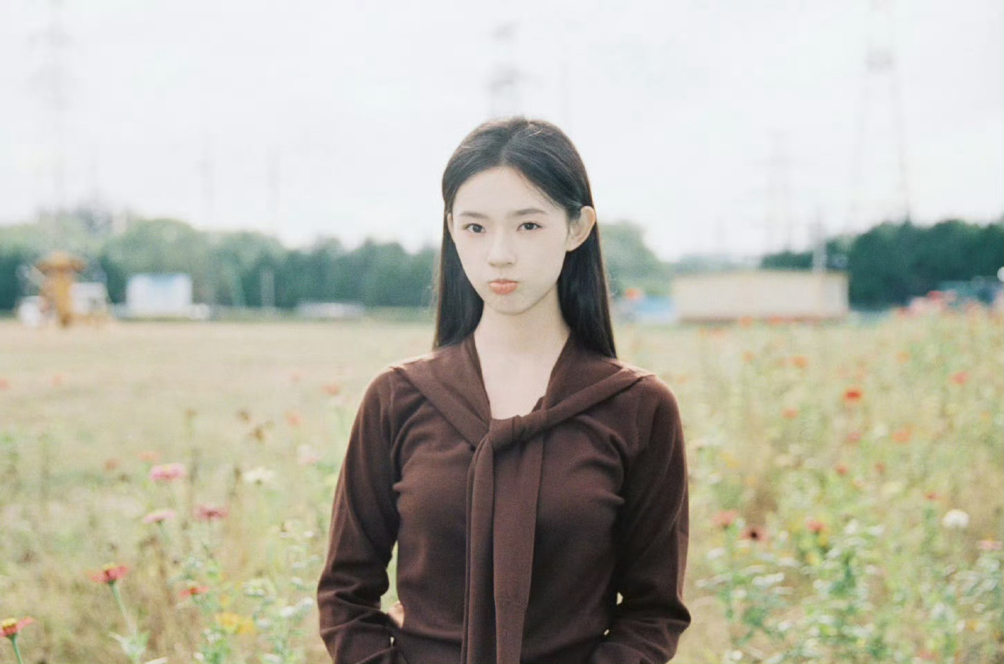 林允真的太有气质了，美拉德上衣配黑长直，美到我心上了​​​