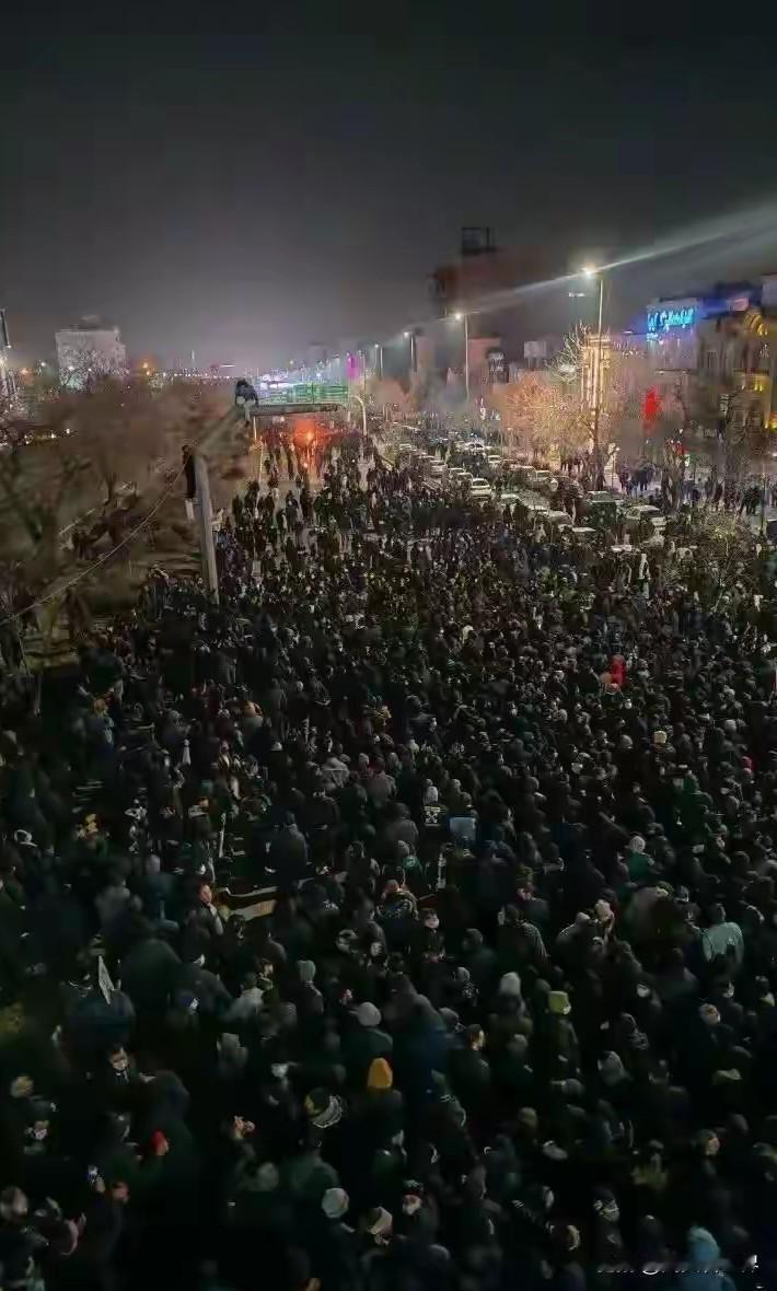 全国断网，内部情况不明，伊朗进入关键时刻？根据福克斯新闻等媒体援引消息人士的话