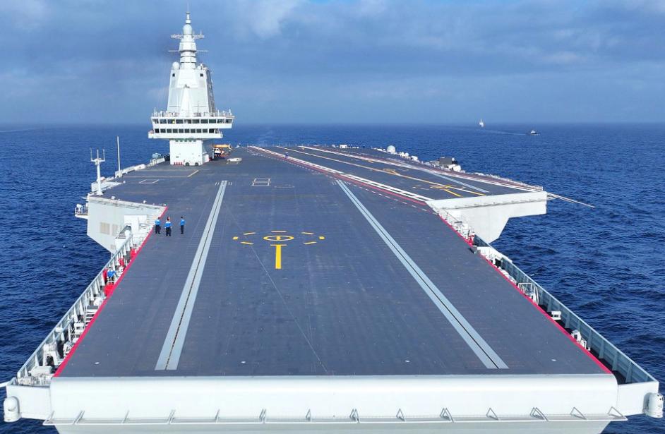 福建舰海试加速！中国三航母时代真要来了？专家揭秘背后三大杀招中国首艘电磁弹射