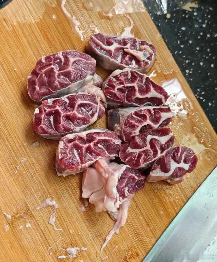 表面会蠕动，能吃吗？​​​