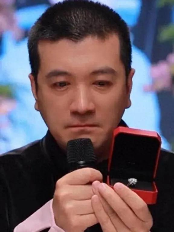 黄圣依离婚5个月后搬新家，住进带私人电梯的3层别墅黄圣依离婚后那叫一个潇洒！
