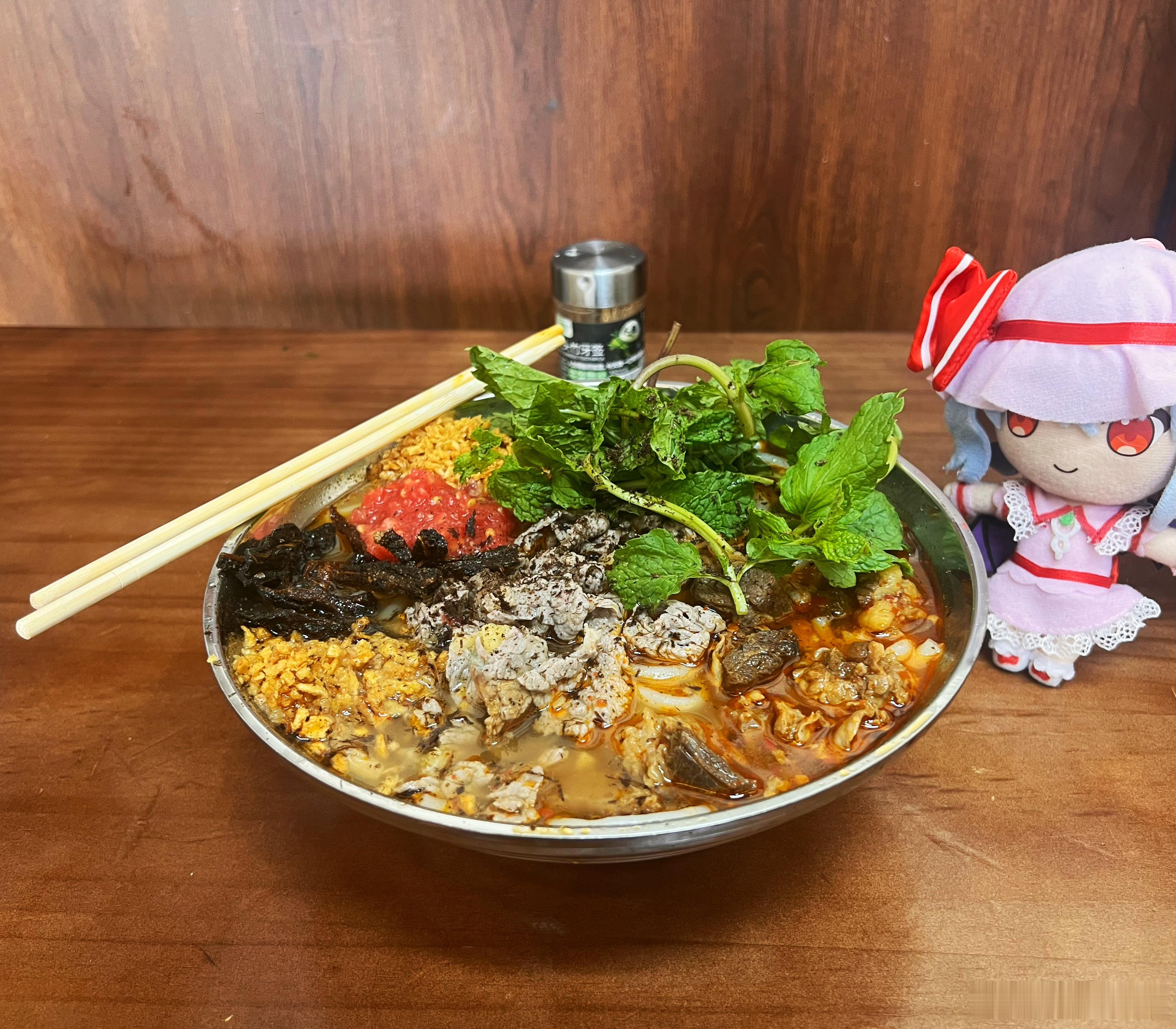 用加了一大堆料的大碗牛肉粗米线+吊龙开启松弛的一天……大理市