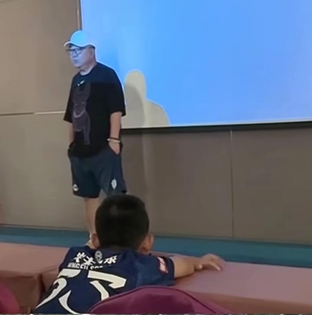 董路跟足球小将说的那番话，听完就一个感觉：对味儿！“我们出去是战斗的，是打仗