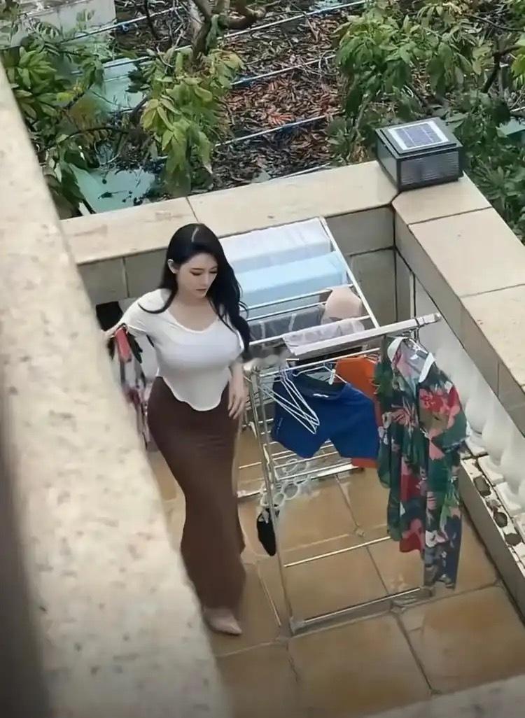 新来的女邻居，该怎么打招呼？​​​