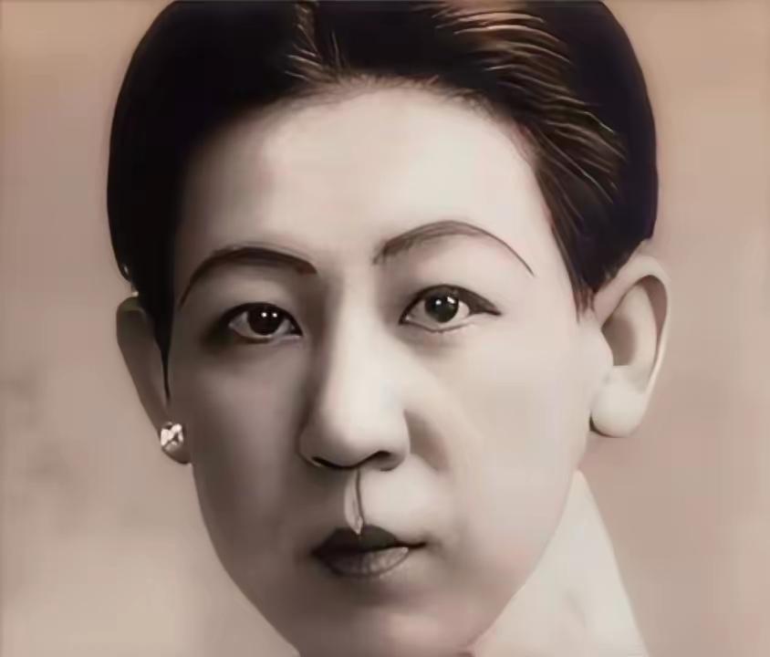 1945年，北平军统局子里，川岛芳子骨头硬得吓人，老虎凳辣椒水全扛住了。戴笠不急