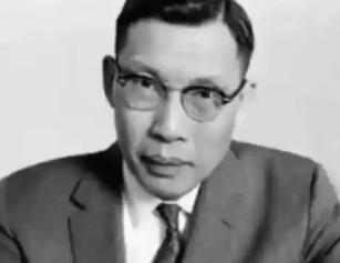 1950年，北大一位教授悄悄把家里米缸加满了米，装出一副还要回来的样子。然后留
