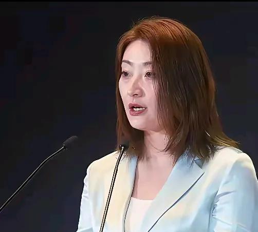 按照宗门大小姐宗馥莉的说法，杜建英的三个孩子确实是宗门之后，但是父亲另有其人。那