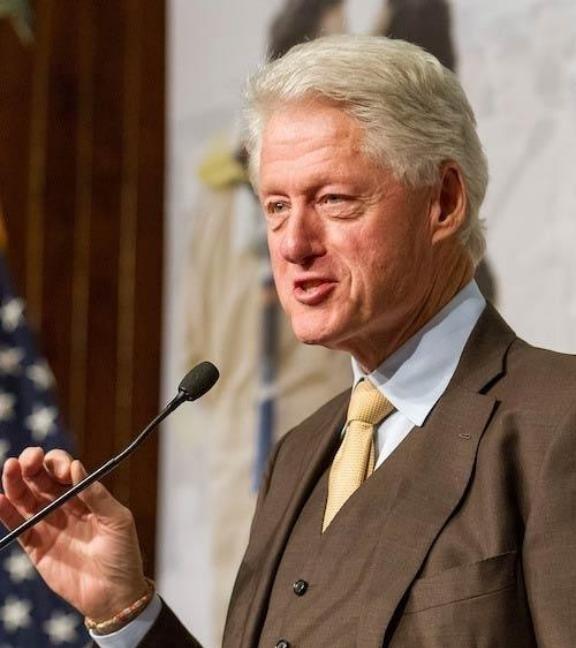 假如美国真把十万大军开进台湾，我们最狠的反制是什么？不是导弹也不是军演，而是——