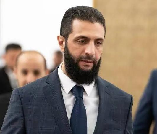 朱拉尼想要收服库尔德武装，所以给出了好几个诱人的条件！1、库尔德武装能够进入到