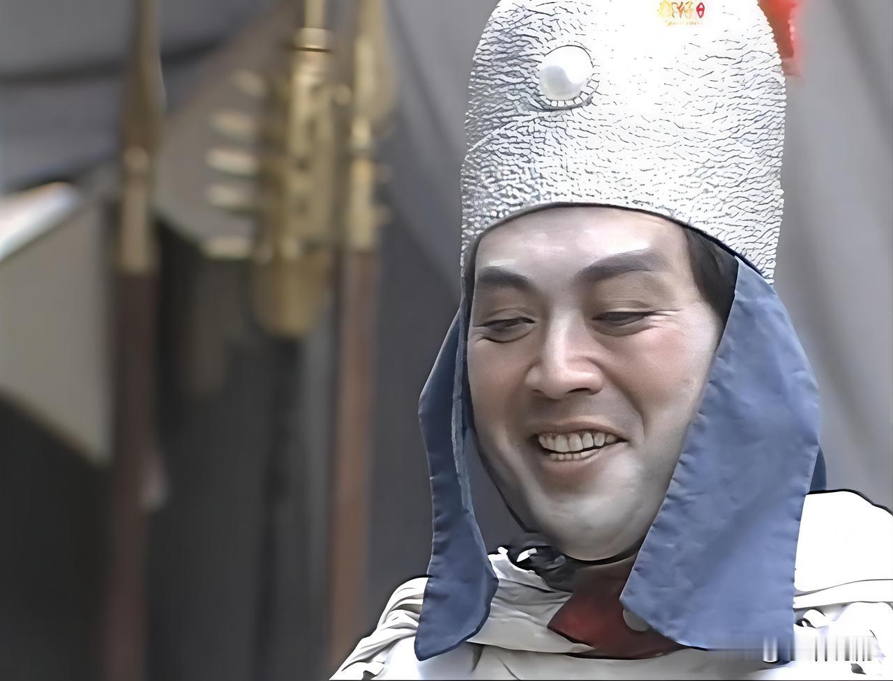 袁洪，乃是梅山七怪之首，他的法力是最为高强者，善用铁棒，身高八尺有余，相貌英伟，