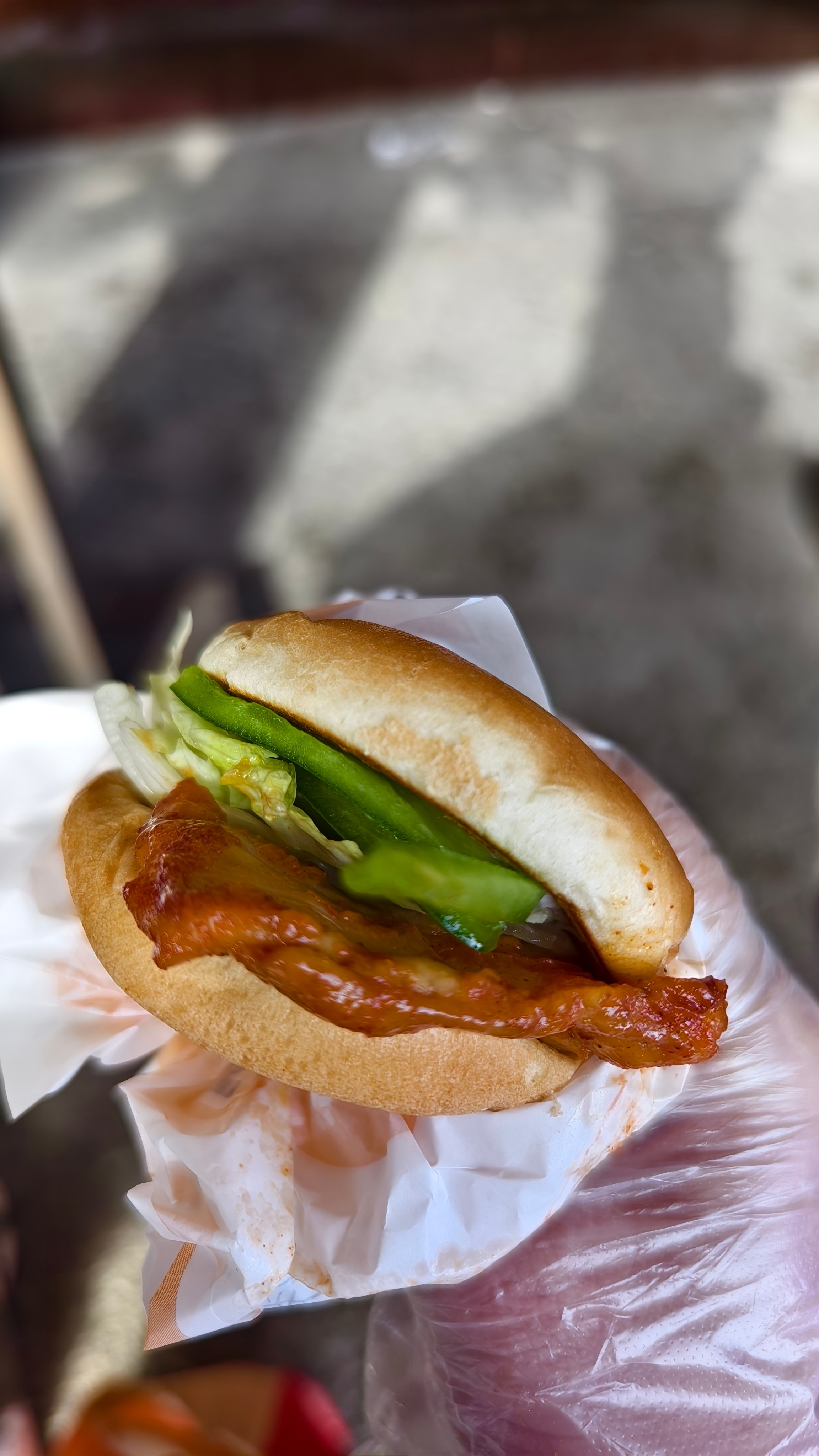 肯德基的奥尔良鸡腿堡现在放青椒了？这么邪门歪道？