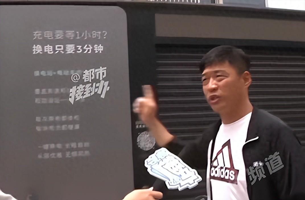 关键时刻掉链子！一男子花费30多万购入新车仅5天，便带着老人孩子自驾川藏线。在海