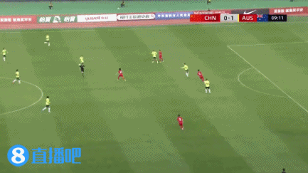 国少U16对阵澳大利亚U16，国少遭遇黑色开局，比赛第1分钟就被澳大利亚混战中进