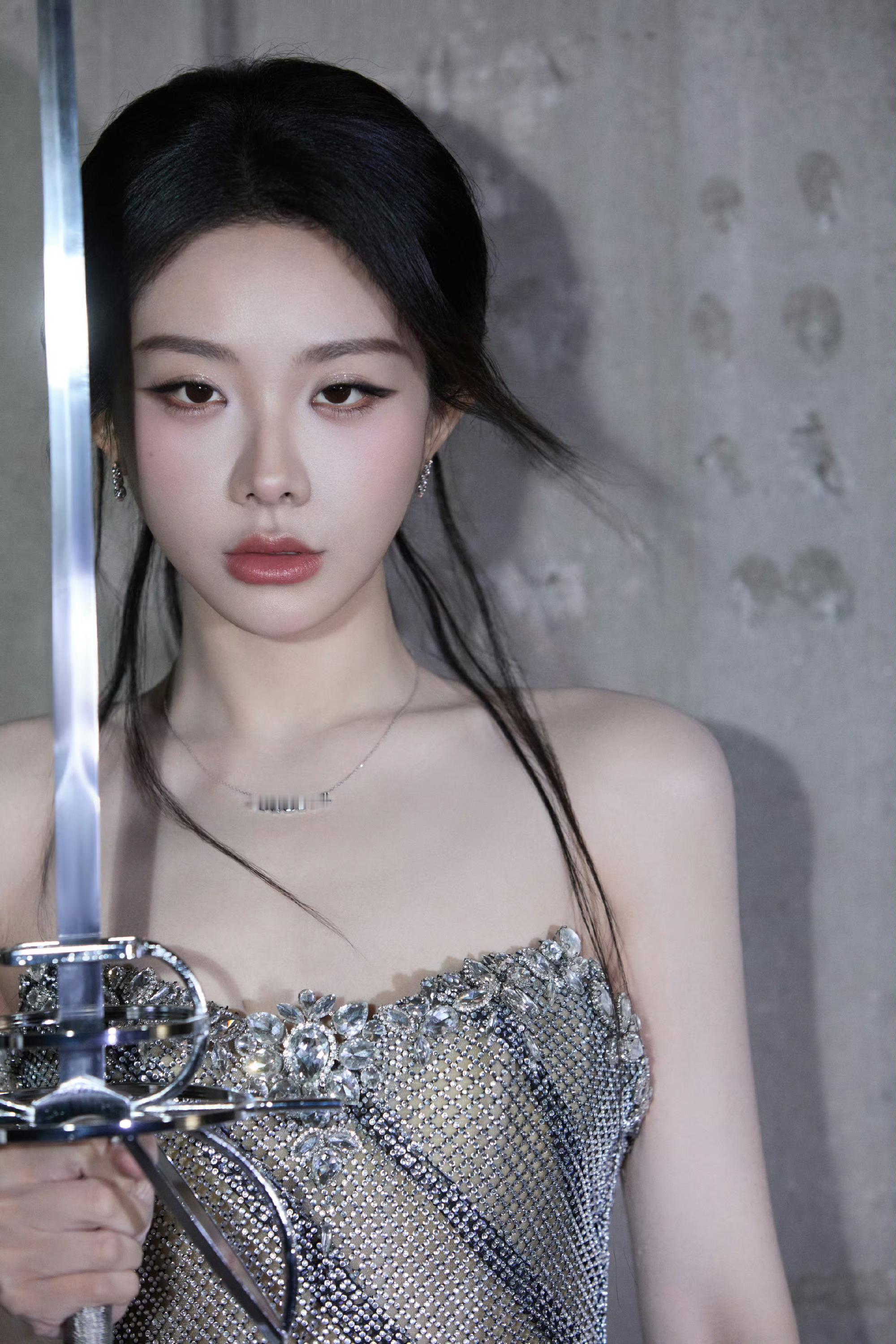 喻言你的身材很曼妙