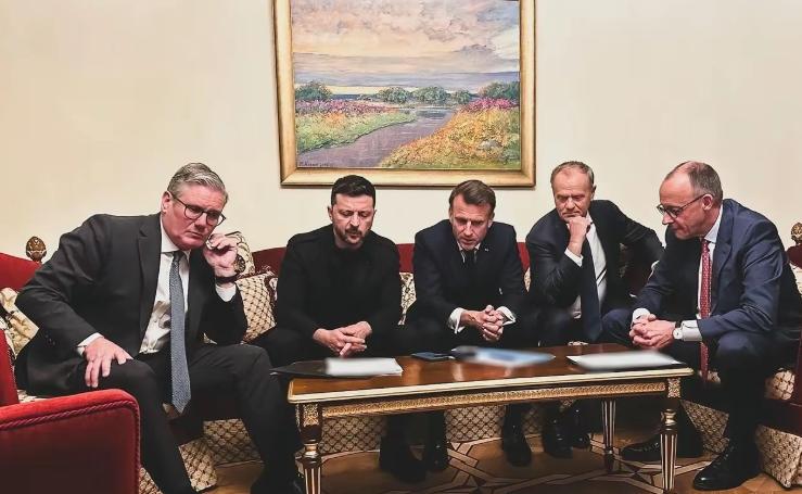 泽连斯基啊泽连斯基，怎么评价你的没日没夜的为乌克兰人民勤奋的工作，怎么总结你的功