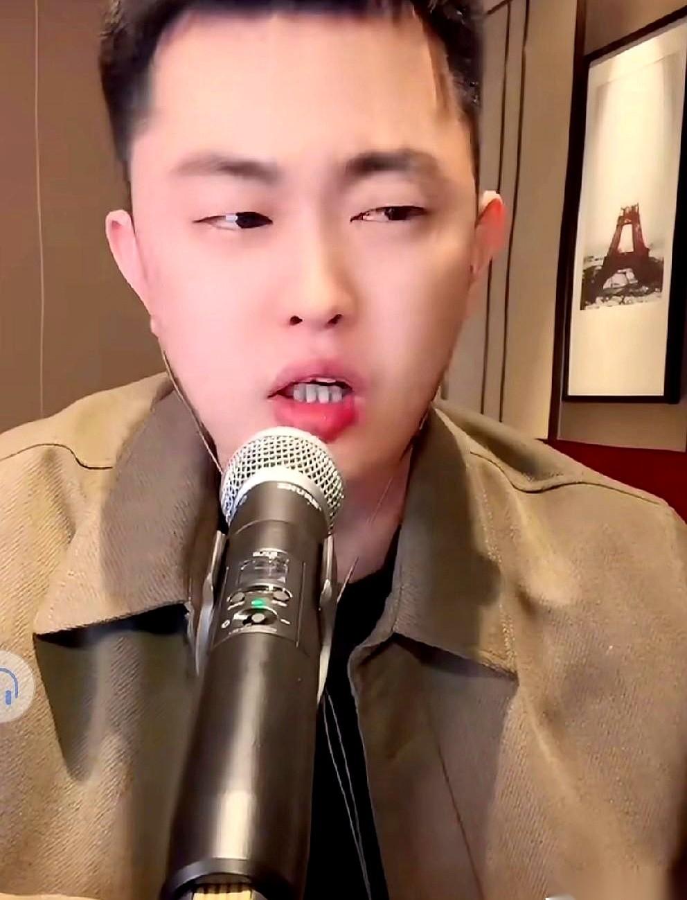 就为3000块钱，要把人往死里整。手里捏着点儿不知道是真是假的“黑料”，就给人