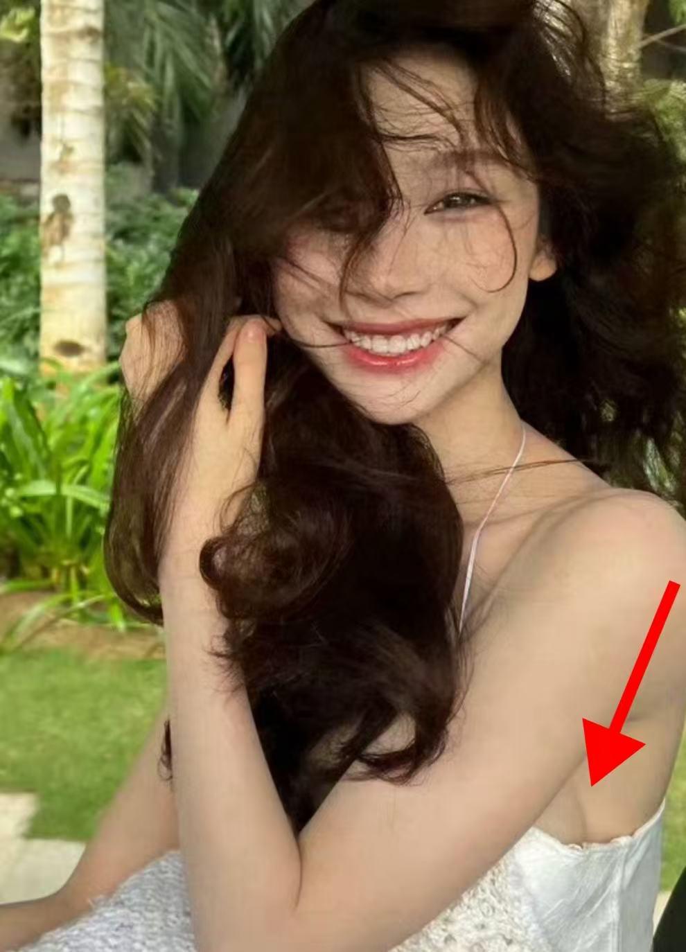 说实话，我以前不喜欢易梦玲这个人，觉得她的嘴巴好大！觉得她是藏不住事的小姑娘，