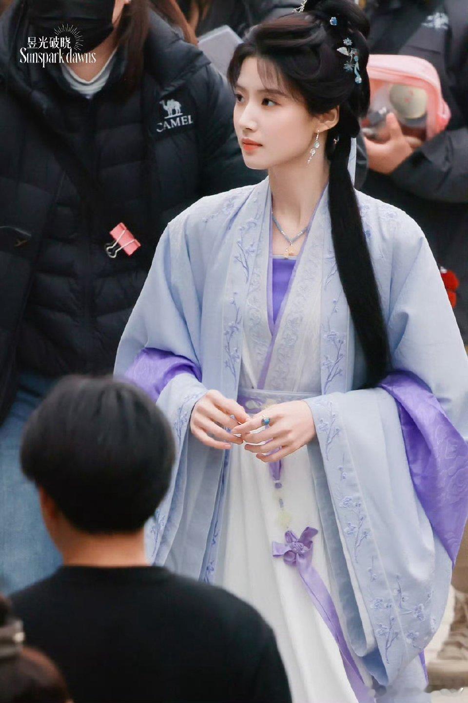 卢昱晓《何不同舟渡》南衣路透，紫色温婉江南美人